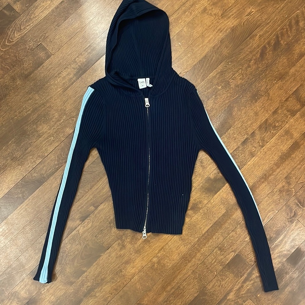 Fitted zip up